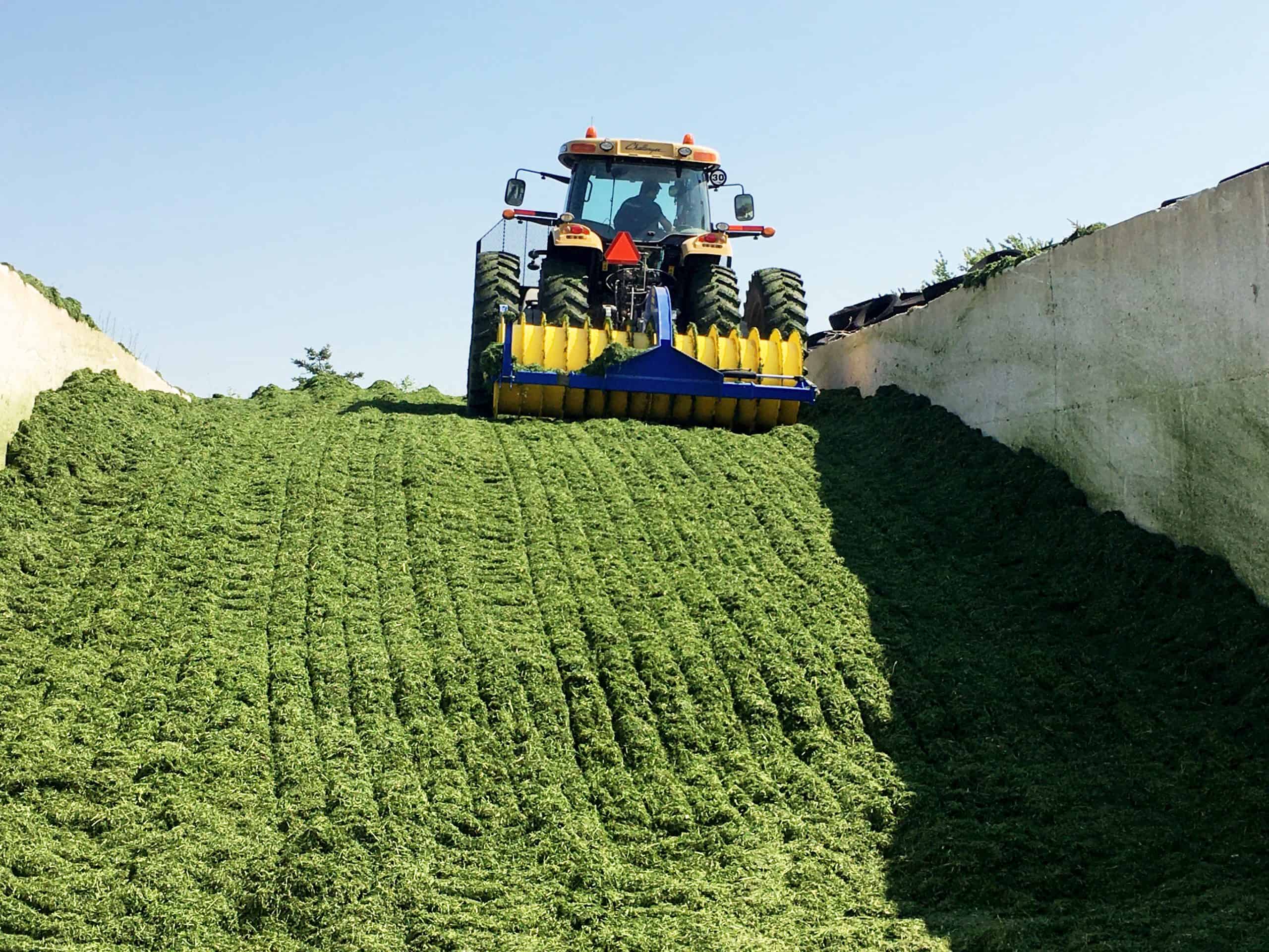 2 IMG_1343 Max Pack Silage Compaction Roller for packing down bunk silo silage. Sold in Canada by Zuidervaart Agri-Import Ltd.